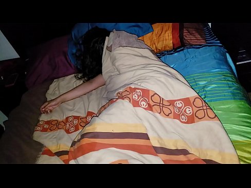 ❤️ Stiefson beréiert seng jonk Stéifmamm wärend hatt schléift. ️ Just Porno op lb.porngifer.ru ❌❤